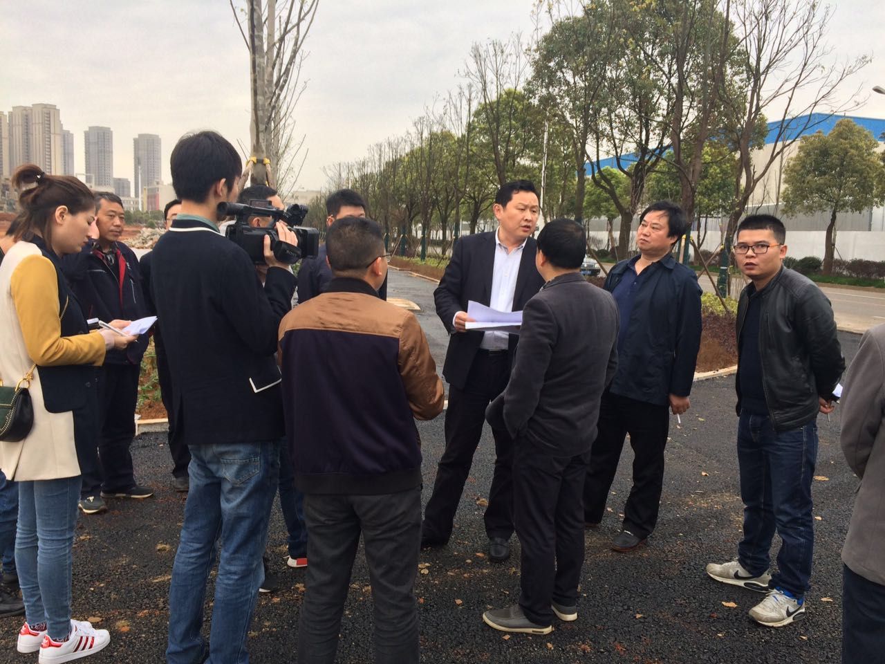 望城區委副書記張毅蒞臨我公司中航工地指導視察